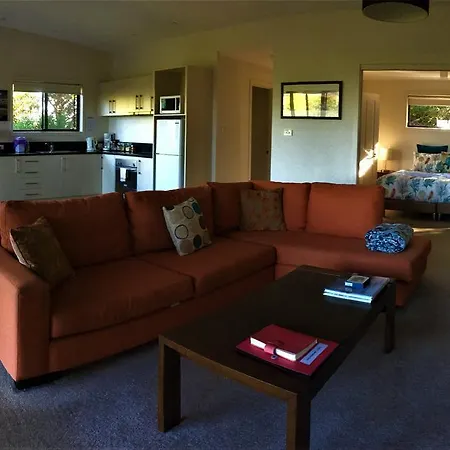 Sandpiper Ocean Cottages Bicheno Exterior photo